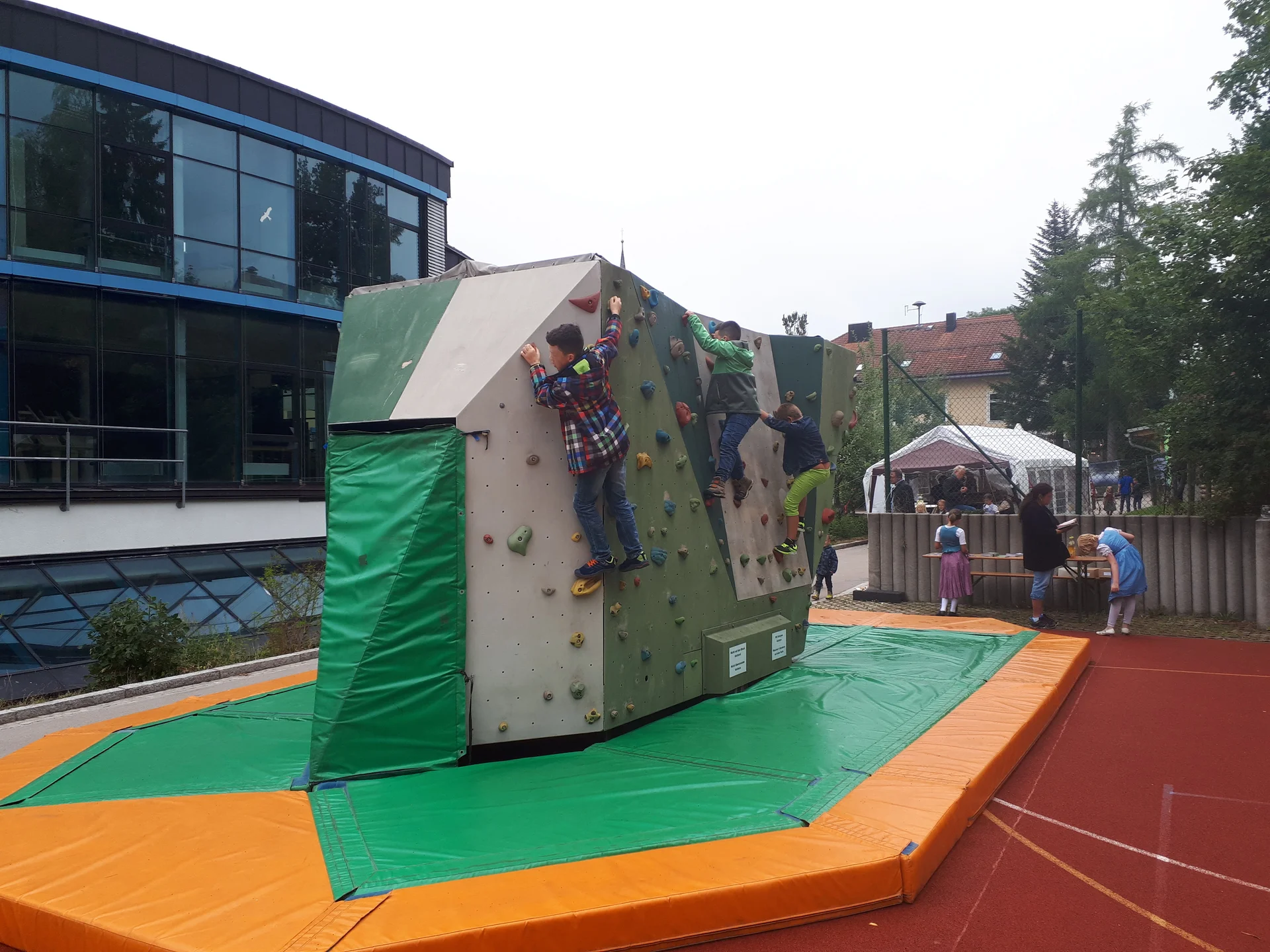 Otterfinger Dorffest Boulderblock | © Thomas Hüttl