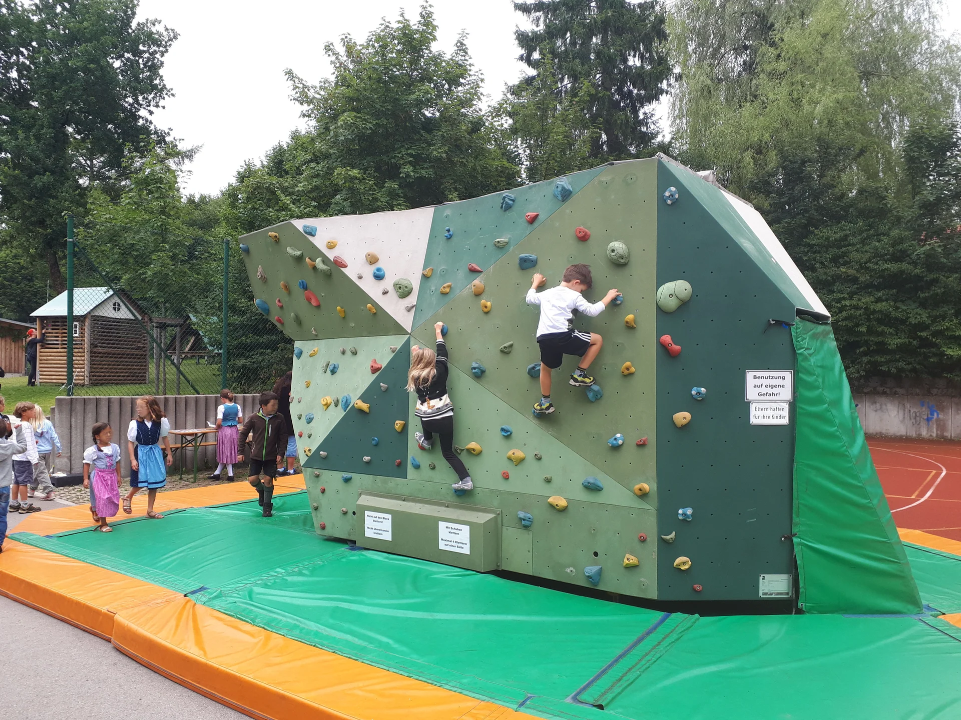 Otterfinger Dorffest Boulderblock | © Thomas Hüttl