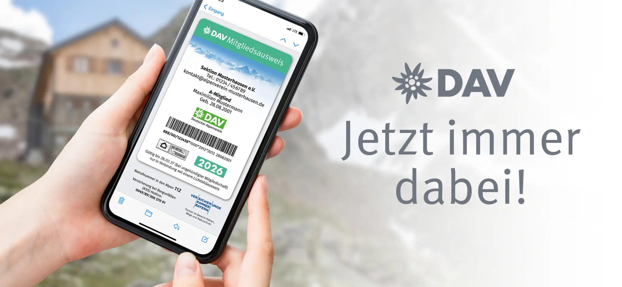 Ein Smartphone mit dem digitalen Mitgliedsausweis im Display | © DAV